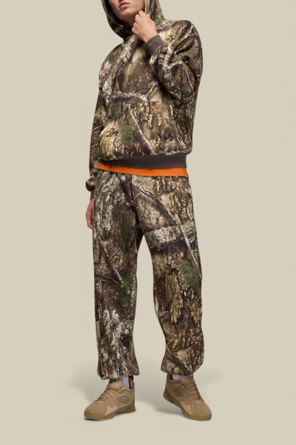 תמונת כל הלוק של קפוצ'ון נייקי ג'ורדן X רילטריי